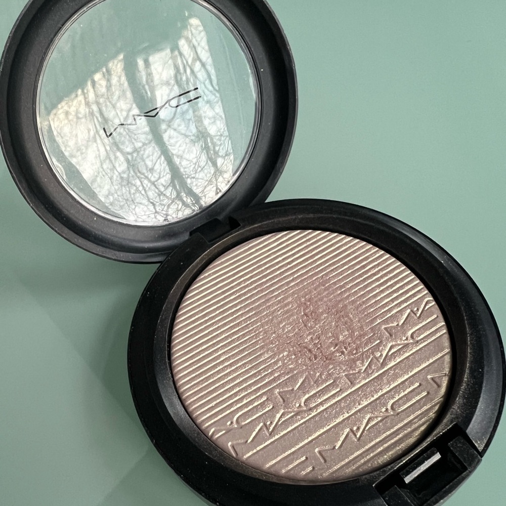 MAC Beaming Blush Extra Dimension Skinfinish